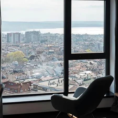 Отель Campus 90 - Free Parking