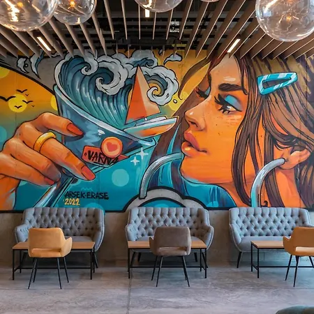 Campus 90 - Free Parking Отель 4*