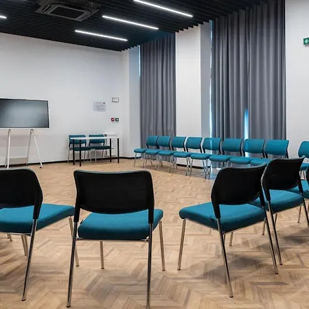 מלון Campus 90 - Free Parking 4*