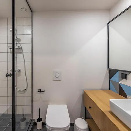 Campus 90 - Free Parking וארנה