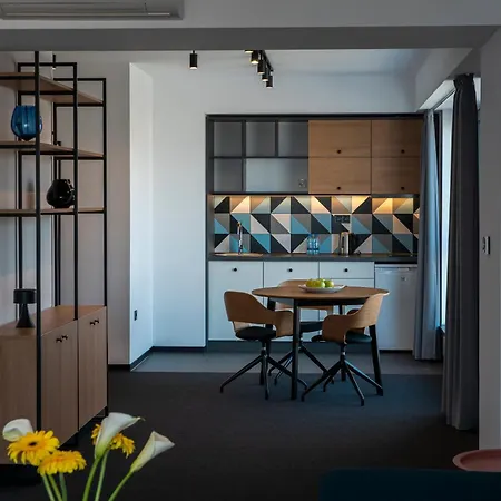 Отель Campus 90 - Free Parking 4*