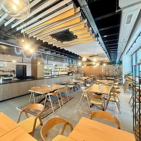 Campus 90 - Free Parking וארנה