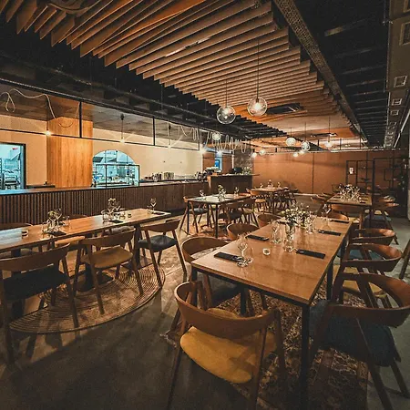 מלון Campus 90 - Free Parking 4*