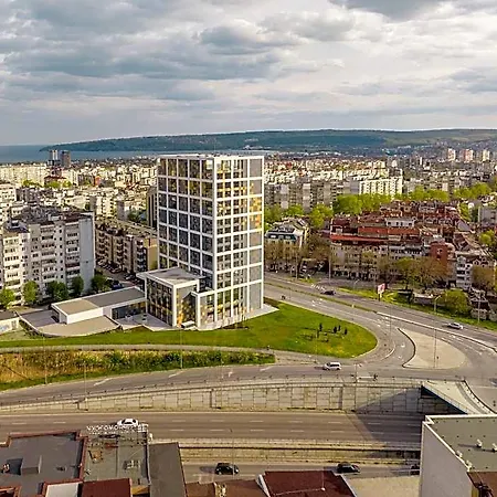 Отель Campus 90 - Free Parking 4*
