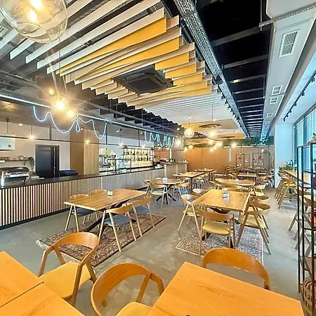 Campus 90 - Free Parking Отель 4*